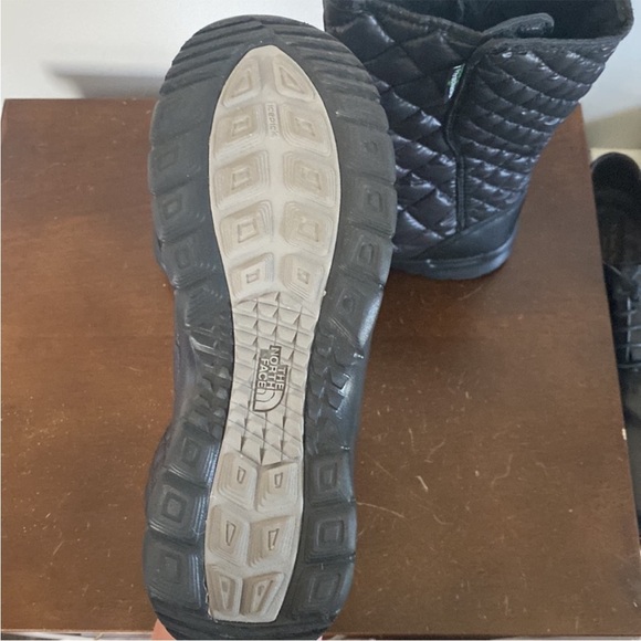 LIKE NEW ! The NORTH FACE winter boot - Picture 7 of 7